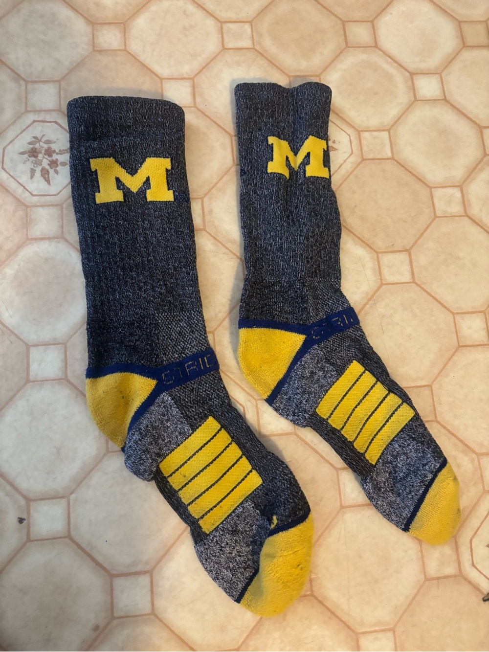 Men's Athletic Crew Socks with Yellow